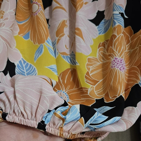 Willow and Root from buckle off shoulder floral sheer top. Side medium - Picture 7 of 11